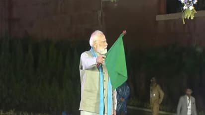 Prime Minister dedicating a series of development projects. (Photo/Gujarat CMO)