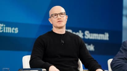 https://stocktwits.com/news-articles/markets/cryptocurrency/coinbase-ceo-bullish-on-stablecoins-despite-slowing-growth/cLeJIp8REYg