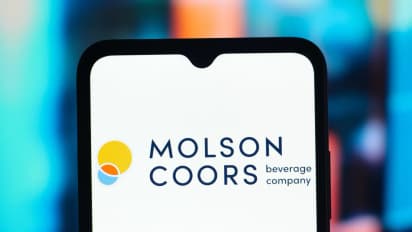 https://stocktwits.com/news-articles/markets/equity/molson-coors-names-rahul-goyal-as-new-ceo/chDQFZDR324
