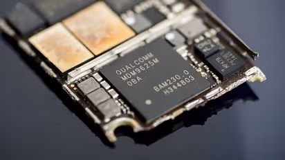 https://stocktwits.com/news-articles/markets/equity/qualcomm-renews-global-apple-patent-license-extends-key-licensing-relationship-into-2027/cZMJP0WRB9i