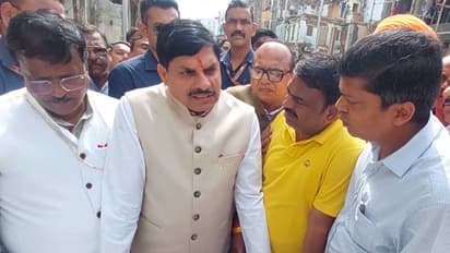 MP CM Mohan Yadav is discussing work plan from engineers while conducting inspection (Photo/ANI)