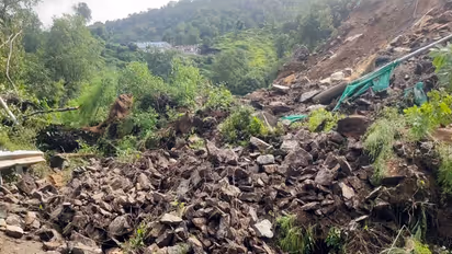 Road blocked due to debris on the Yamunotri National Highway following continuous rockfall in Uttarkashi district (Photo\ANI)