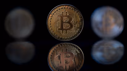 https://stocktwits.com/news-articles/markets/cryptocurrency/bitcoin-analysts-split-on-which-way-it-breaks/cZxfFYKRBpD