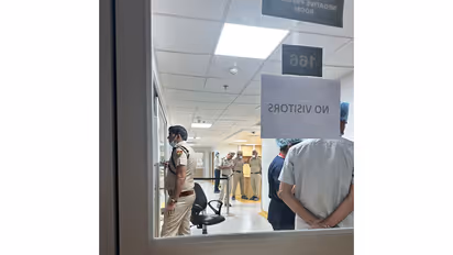 Police personnel outside activist Sonam Wangchuk's room at the hospital (Photo: x/@GitanjaliAngmo)