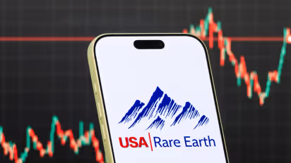 https://stocktwits.com/news-articles/markets/equity/usar-stock-tumbles-overnight-on-q2-revenue-miss-why-are-retail-traders-loading-up-on-it/cZoZkHnRJft