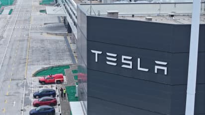 https://stocktwits.com/news-articles/markets/equity/tesla-q2-deliveries-expected-to-fall-below-consensus-jpmorgan-underscores-sizable-shortfall/chmZF6zRR7Q