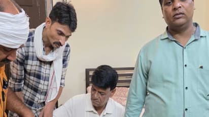 Lokayukta team with accused (Photo / Lokayukta)