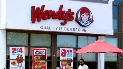 https://stocktwits.com/news-articles/markets/equity/wen-stock-plunges-premarket-as-trian-steps-back-but-retail-says-wendy-s-primed-for-short-squeeze-setup/cZY8DeYRJpw