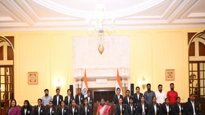President Droupadi Murmu with Indian Blind Women’s cricket team. (Photo: @rashtrapatibhvn/X)
