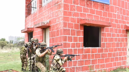 CISF personnel train alongside Indian Army troops during a two-week joint training capsule at Aundh Military Station, Pune (Photo/@IaSouthern)