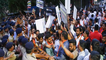 BJP leaders and workers stage protest against Congress (Photo/ANI)