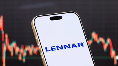 https://stocktwits.com/news-articles/markets/equity/len-stock-heads-for-monthly-loss-ceo-warns-higher-interest-rates-test-affordability-after-weak-outlook/cZtuFY5RB3X