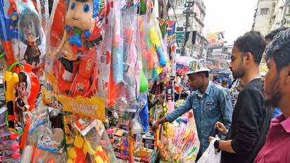 Market shops are displaying varieties of colour powders, pigments, plastic-made holi pichkaris (File Photo/ANI)
