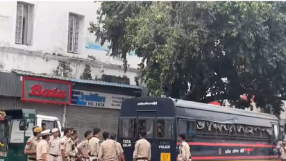Delhi Police detains protestors at Janpath (Photo/ANI)