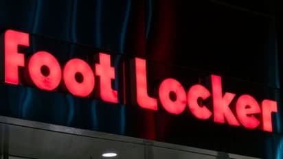Foot Locker Stock Rises On Q4 Earnings Beat And Comparable Sales Growth, But Retail’s Downbeat 