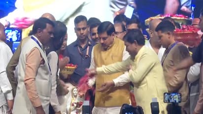 MP CM Mohan Yadav is paying floral tribute to Lokmata Devi Ahilyabai Holkar (Photo/ANI)