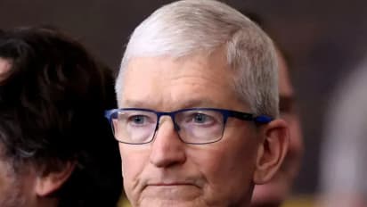 https://stocktwits.com/news-articles/markets/equity/trump-talks-with-apple-tim-cook-as-iphone-price-hikes-loom/chiNlFZRbmS