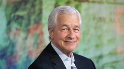 https://stocktwits.com/news-articles/markets/equity/jamie-dimon-thinks-sticky-inflation-to-keep-fed-from-cutting-rates/chDhlXnR3PX