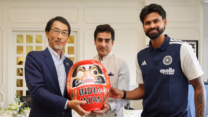 Japanese Ambassador to India Ono Keiichi (left), BCCI President Mithun Manhas (middle) and Team India captain Shreyas Iyer (right). (Photo: X/@JapanAmbIndia)
