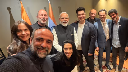 PM Modi with Fauda team (Image source: X/@narendramodi)