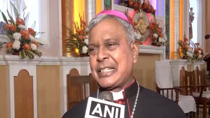 Devotees offer midnight mass prayers at St Vincent's Pro Cathedral (Photo/ANI)