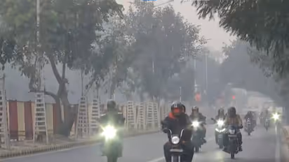 Visuals from the Delhi Cantonment area this morning as a layer of toxic smog blankets the city (Photo/ANI)