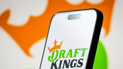 https://stocktwits.com/news-articles/markets/equity/draft-kings-ceo-sees-record-breaking-momentum-ahead-of-nfl-season-report/chwd9DoRdYx