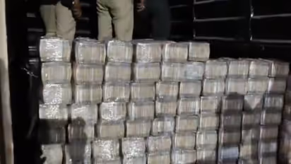 Seized cash from pickup vehicle in Durg (Photo/ANI)