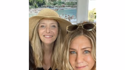 Jennifer Aniston and Lisa Kudrow (Image source: Courteney Cox's Instagram)