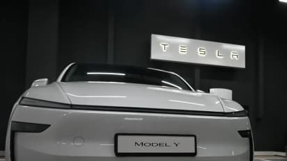 https://stocktwits.com/news-articles/markets/equity/why-is-tesla-stock-rising-over-1-premarket/chDdxa1R3R1