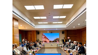 Afghanistan’s Minister of Industry and Commerce, Al-Haj Nooruddin Azizi, meets members of the Spices Export Development Council(Photo:X/@MoICAfghanistan)