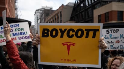 Tesla Remains Morgan Stanley's Top US Auto Pick Despite Stock Slump, But Retail Rejects AI Hype And Musk’s Pitch