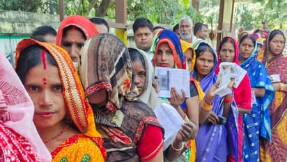Women voters waiting in queue to cast their vote in Bihar elections (File Photo/ANI)