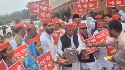 Akhilesh Yadav with other party leaders protest at Makar Dwar over alleged Ram Temple donation theft (Photo/ANI)