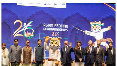 Sports Minister Mansukh Mandaviya with officials of the Asian Senior Fencing Championships 2026 in New Delhi. (Photo: FAI)