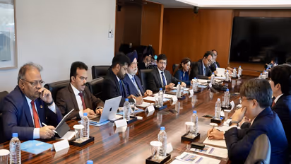  Union Minister Hardeep Singh Puri in a meeting with Korean officials (Photo/X/@HardeepSPuri)