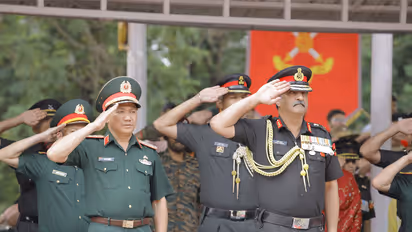 Lieutenant General Le Van Huong, Deputy Chief of the General Staff of the Vietnam People’s Army, attends the 'Pipping Ceremony' at the Officers Training Academy (OTA), Gaya, Bihar (Photo/X/@adgpi)
