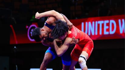 Lalit vs Mizuki Araki at Senior Wrestling Asian Championship (Photo: WFI)