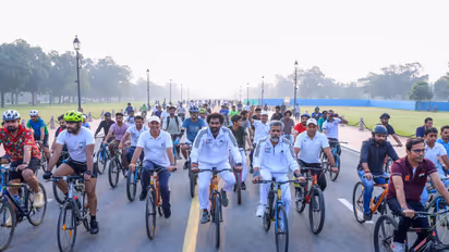 Journalists riding cycle during the 91st Sundays on Cycle event. (Photo: SAI)