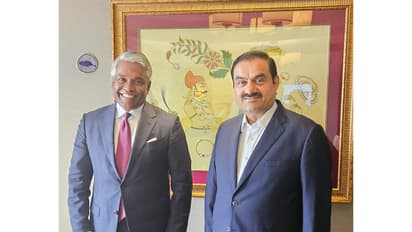 Adani Group Chairman Gautam Adani with Google Cloud CEO Thomas Kurian (Photo/ANI)