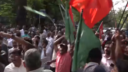 Visuals from outside Maharaja's College in Kochi (Photo/ANI)