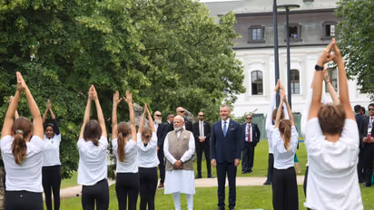 PM Modi witnesses Yoga demonstration by Slovak schoolchildren (Photo/X@narendramodi)