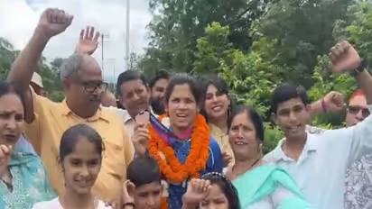 Unnati Sharma and her family members, friends. (Photo: ANI)