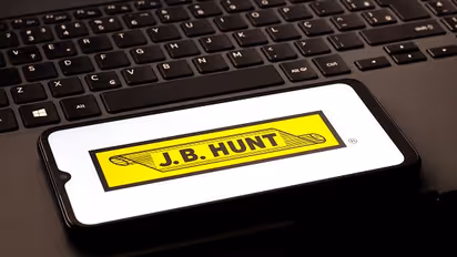 https://stocktwits.com/news-articles/markets/equity/jb-hunt-gets-analysts-talking-post-q3-report-jp-morgan-says-most-investors-overestimate-how-quickly-margins-can-improve/cZxKEiWRBsV