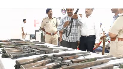 Senior Maoist leader surrenders before AP DGP along with 8 cadres (Photo/ANI)