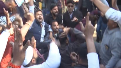 Youth Congress protest outside MP Minister's residence in Bhopal (Photo/ANI)