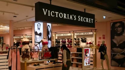 https://stocktwits.com/news-articles/markets/equity/victorias-secret-delays-q1-earnings-due-to-cyberattack-results-beat-estimates/chkrEvsRbvW