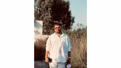 Makeup artist Mad Sandhu (Image source: Instagram@its_madsandhuofficial)