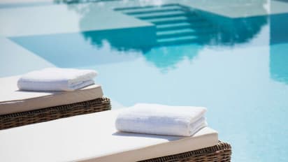 Leslie's Stock Slips After Losing Spot In S&P SmallCap 600, Retail Sentiment Turns Bearish