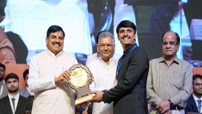 MP CM Mohan Yadav is felicitating the candidate (Photo/ X @DrMohanYadav51)